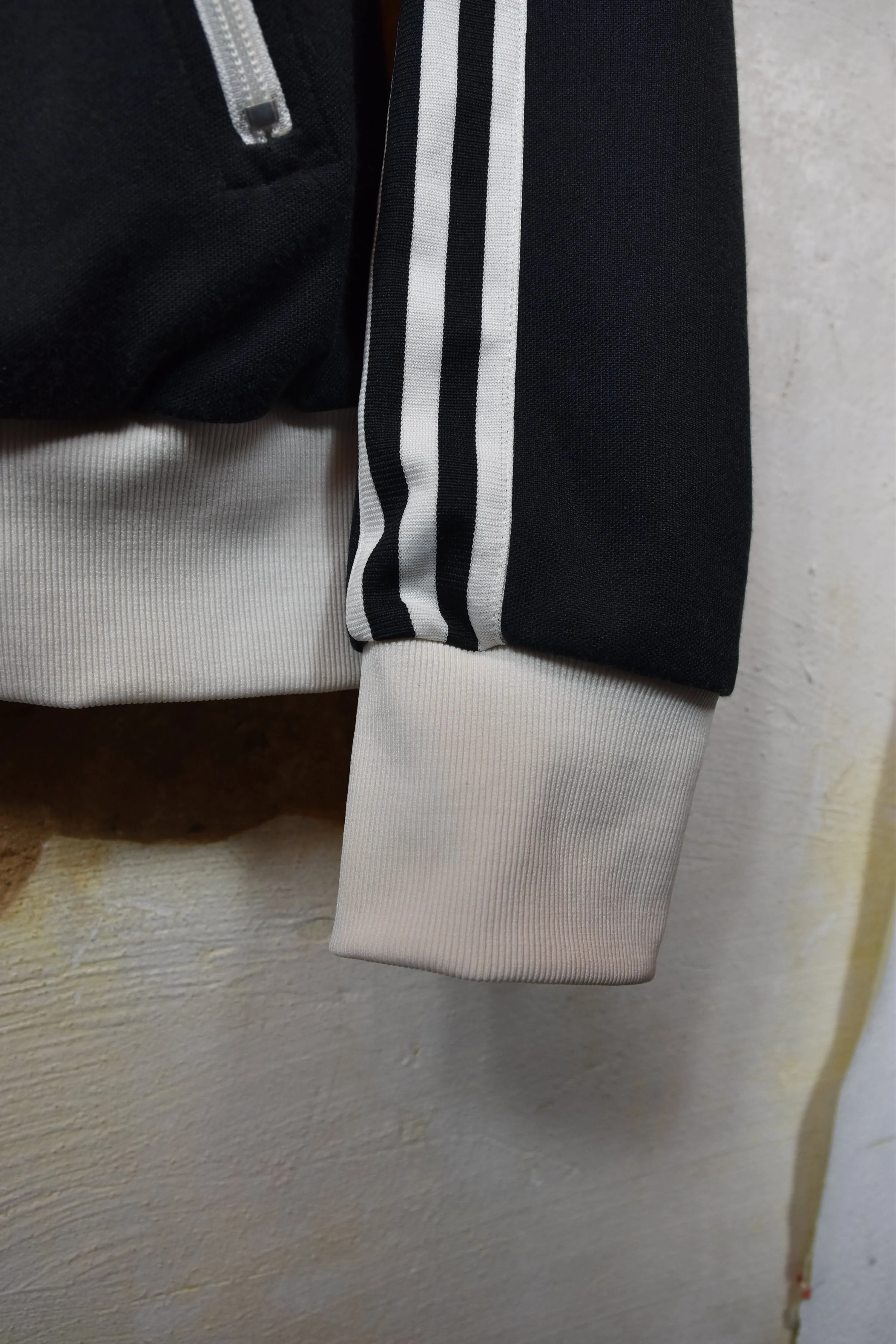 ADIDAS schwarze Trainingsjacke mit Kontrastbündchen, Gr. XL
