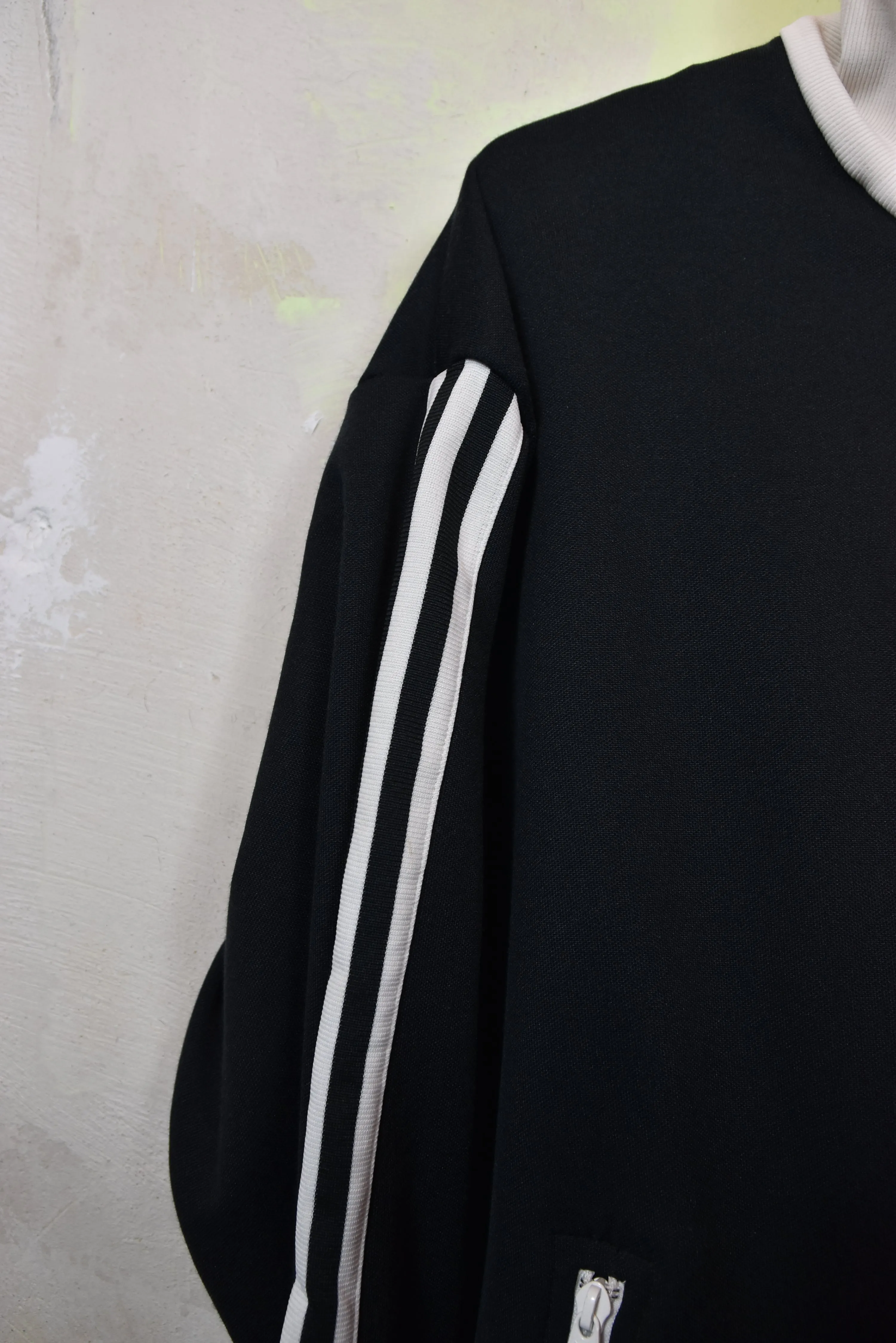 ADIDAS schwarze Trainingsjacke mit Kontrastbündchen, Gr. XL